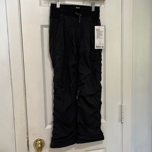 Girls Ivivva pants new with tags black.size 7